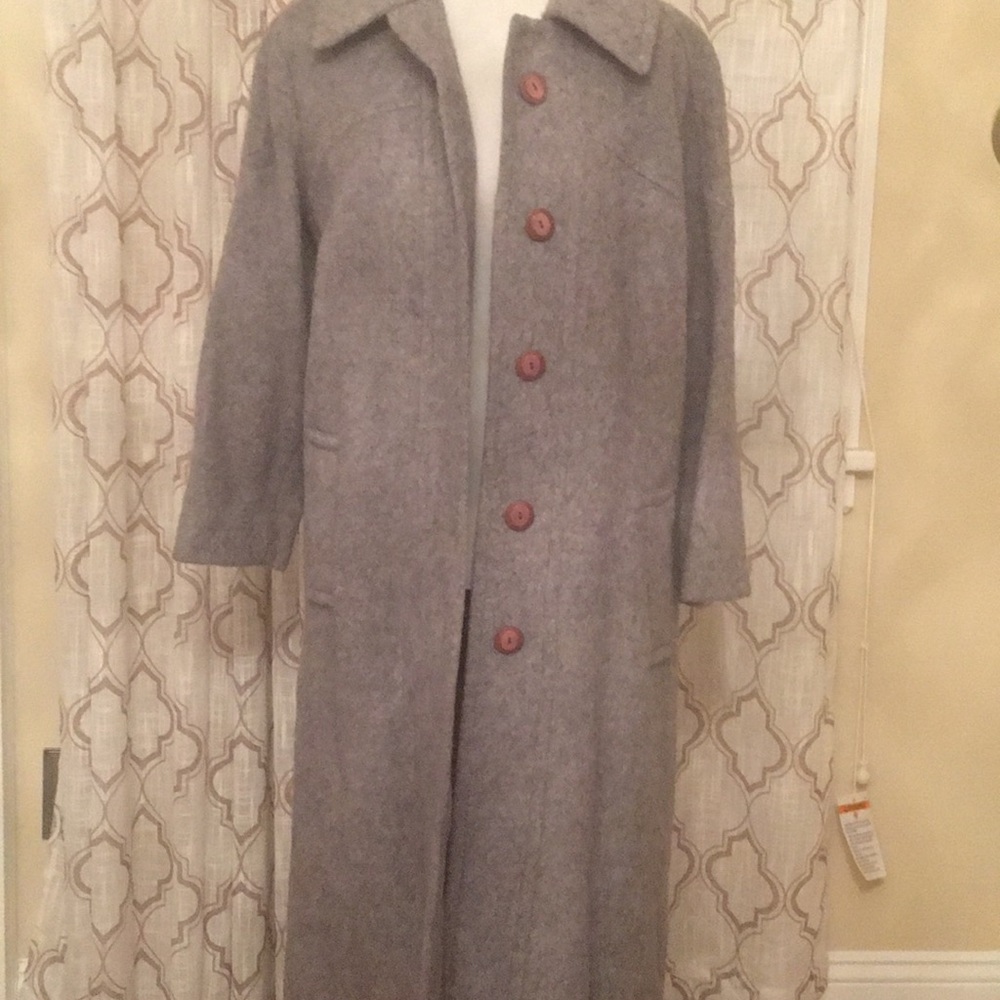 NYC chic full length fashion coat! 🔥